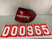 Laden Sie das Bild in den Galerie-Viewer, Rückleuchte Mercedes-Benz A2139067405 Rechts Rearlight RUK4580954013pa