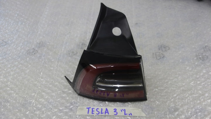 Rückleuchte Tesla 1077399-00 24529201 LED Links Rearlight RUK4768606195gp