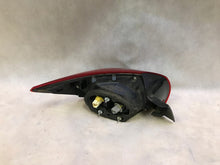 Load image into Gallery viewer, Rückleuchte Mazda 3 Hatchback Bm B45D51150 Rechts Rearlight RUK4931124074om