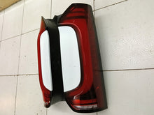 Laden Sie das Bild in den Galerie-Viewer, Rückleuchte VW Transporter Ein Stück (Rechts oder Links) Rearlight RUK5232054470qq