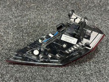 Laden Sie das Bild in den Galerie-Viewer, Rückleuchte VW Hatchback Golf 5H0945096C Rechts Rearlight RUK6405258953ry