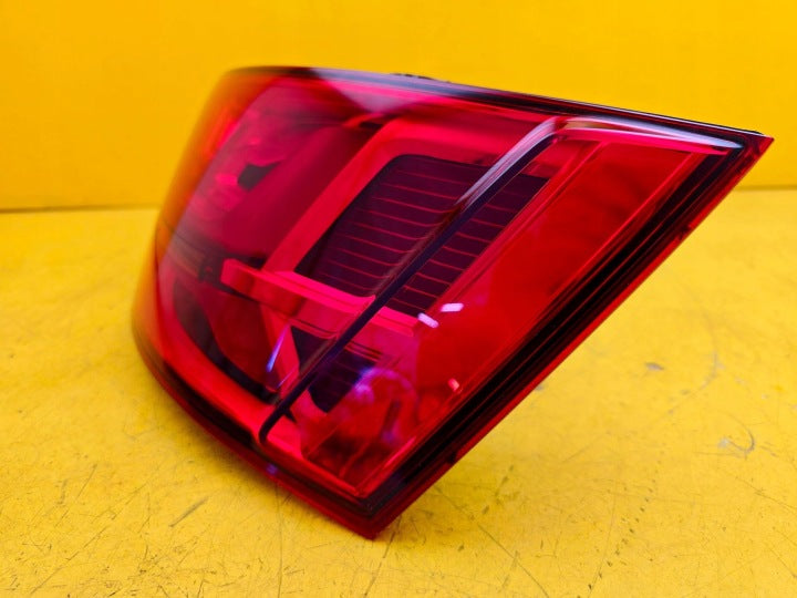 Rückleuchte Audi Q7 4M0945094M Rechts Rearlight RUK6487511499gt