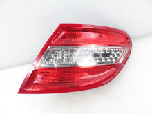 Laden Sie das Bild in den Galerie-Viewer, Rückleuchte Mercedes-Benz 2048202064 Rechts Rearlight RUK6866044017ua