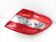 Laden Sie das Bild in den Galerie-Viewer, Rückleuchte Mercedes-Benz 2048202064 Rechts Rearlight RUK6866044017ua