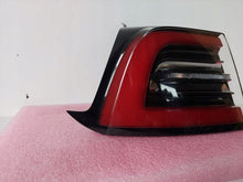 Load image into Gallery viewer, Rückleuchte Tesla Model 3 V40 Full LED Ein Stück (Rechts oder Links) Rearlight RUK6932009461ou