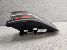 Load image into Gallery viewer, Rückleuchte VW Passat 3J0945208 Rechts Rearlight RUK7225952007ee
