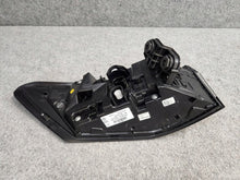 Load image into Gallery viewer, Rückleuchte VW Passat 3J0945208 Rechts Rearlight RUK7225952007ee