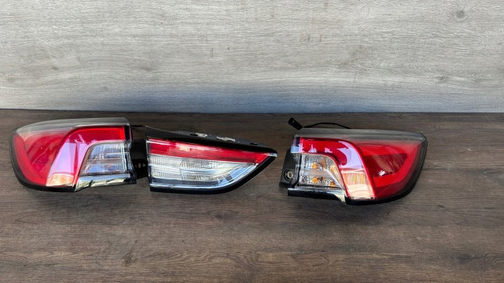 Rückleuchte Ford Kuga LV4B-13A603-AN Links Rearlight RUK7512114866cm