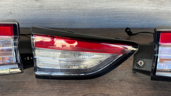 Rückleuchte Ford Kuga LV4B-13A603-AN Links Rearlight RUK7512114866cm