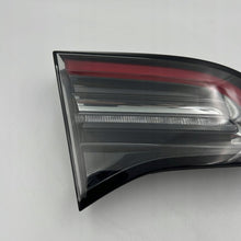 Laden Sie das Bild in den Galerie-Viewer, Rückleuchte Tesla Model 3 150208800C Links Rearlight RUK7610915033sk