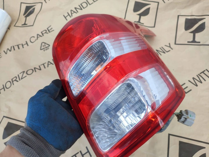 Rückleuchte Mitsubishi L200 ADN231-0000 Rechts Rearlight RUK7678428356lp