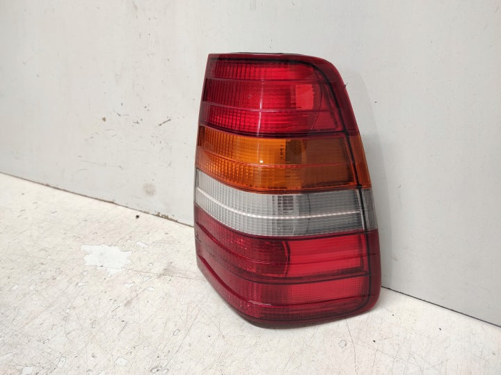 Rückleuchte Mercedes-Benz W124 Rechts Rearlight RUK7836618271oq