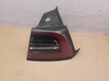 Laden Sie das Bild in den Galerie-Viewer, Rückleuchte Tesla 3 Y 1502087-00-D LED Rechts Rearlight RUK8444571270lx