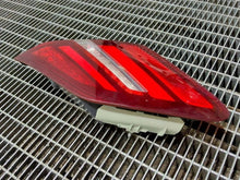 Laden Sie das Bild in den Galerie-Viewer, Rückleuchte Mercedes-Benz Rechts Rearlight RUK8550444891uq