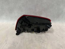 Laden Sie das Bild in den Galerie-Viewer, Rückleuchte Audi A8 4H0945095K Links Rearlight RUK8944099350zs