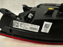 Laden Sie das Bild in den Galerie-Viewer, Rückleuchte Audi A8 4H0945095K Links Rearlight RUK8944099350zs