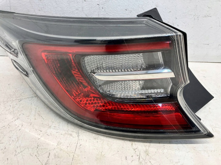 Rückleuchte Toyota Corolla Hatchback OYT17242 Links Rearlight RUK9040024951jb