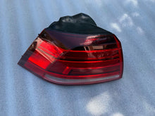 Laden Sie das Bild in den Galerie-Viewer, Rückleuchte VW Golf VII 5G0945093AG Links Rearlight RUK9046874800bb