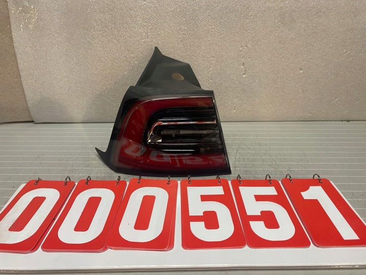 Rückleuchte Tesla Model Y 1077399-00D Links Rearlight RUK9102812714tw