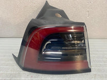 Laden Sie das Bild in den Galerie-Viewer, Rückleuchte Tesla Model Y 1077399-00D Links Rearlight RUK9102812714tw