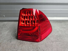 Laden Sie das Bild in den Galerie-Viewer, Rückleuchte BMW 3 E91 E90 7289432 Rechts Rearlight RUK9215955658ff