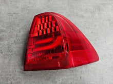 Laden Sie das Bild in den Galerie-Viewer, Rückleuchte BMW 3 E91 E90 7289432 Rechts Rearlight RUK9215955658ff