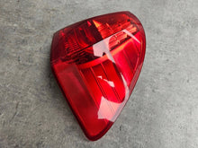 Laden Sie das Bild in den Galerie-Viewer, Rückleuchte BMW 3 E91 E90 7289432 Rechts Rearlight RUK9215955658ff