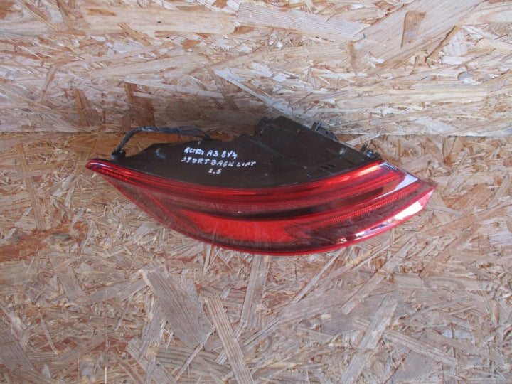 Rückleuchte Audi A3 8V4945069C Links Rearlight RUK9377478298an