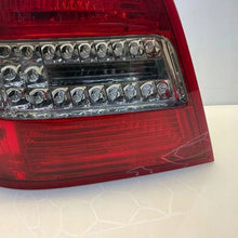 Laden Sie das Bild in den Galerie-Viewer, Rückleuchte Mercedes-Benz 2048202564 Links Rearlight RUK9882068420dk