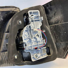 Laden Sie das Bild in den Galerie-Viewer, Rückleuchte Mercedes-Benz 2048202564 Links Rearlight RUK9882068420dk