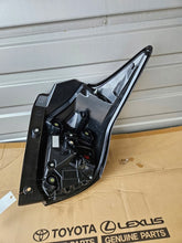 Laden Sie das Bild in den Galerie-Viewer, Rückleuchte Toyota Yaris Links Rearlight RUK9905482987lu