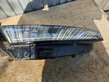 Laden Sie das Bild in den Galerie-Viewer, Frontscheinwerfer Skoda Octavia IV 5E4941016 Rechts Scheinwerfer Headlight SCH1000208239cr