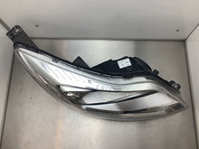 Load image into Gallery viewer, Frontscheinwerfer Ford Focus 1090068 Rechts Scheinwerfer Headlight SCH1006169831cp