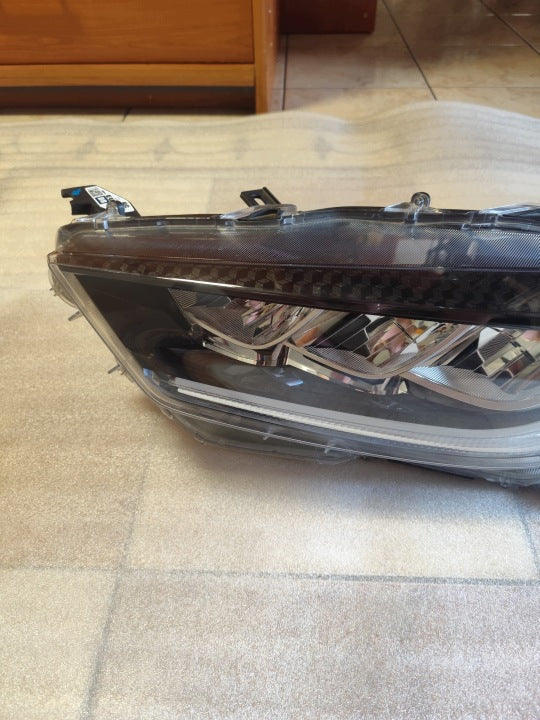 Frontscheinwerfer Toyota Yaris 81150K0080 Links Scheinwerfer Headlight SCH1015975935gs