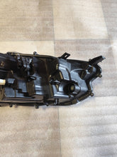 Laden Sie das Bild in den Galerie-Viewer, Frontscheinwerfer Toyota Yaris 81150K0080 Links Scheinwerfer Headlight SCH1015975935gs