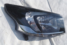 Laden Sie das Bild in den Galerie-Viewer, Frontscheinwerfer Opel Vivaro B 260101586 Rechts Scheinwerfer Headlight SCH1019551548sl