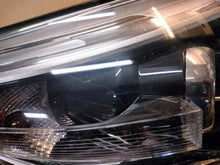 Laden Sie das Bild in den Galerie-Viewer, Frontscheinwerfer Renault Captur 260102734R Rechts Scheinwerfer Headlight SCH1028143477si