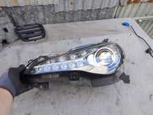 Load image into Gallery viewer, Frontscheinwerfer Toyota J006818 Links Scheinwerfer Headlight SCH1049702207mh