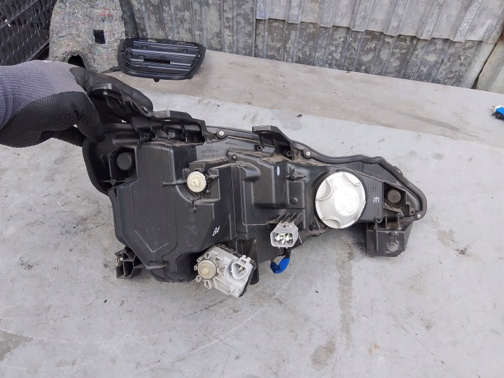 Frontscheinwerfer Toyota J006818 Links Scheinwerfer Headlight SCH1049702207mh