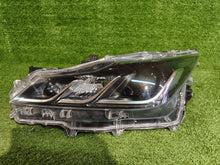 Laden Sie das Bild in den Galerie-Viewer, Frontscheinwerfer Toyota Corolla 81150-02T31 Links Scheinwerfer Headlight SCH1057372972yo