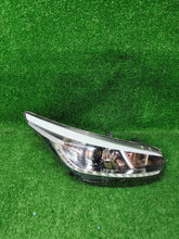 Laden Sie das Bild in den Galerie-Viewer, Frontscheinwerfer Kia Ceed 92102A2220 Rechts Scheinwerfer Headlight SCH1058932106wi