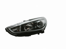 Laden Sie das Bild in den Galerie-Viewer, Frontscheinwerfer Hyundai I30 92101G4020 Links Scheinwerfer Headlight SCH1060136763as