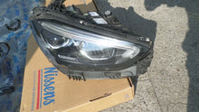 Laden Sie das Bild in den Galerie-Viewer, Frontscheinwerfer Mercedes-Benz W206 A2069066204 LED Rechts Headlight SCH1063769406ik