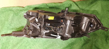 Laden Sie das Bild in den Galerie-Viewer, Frontscheinwerfer Nissan Qashqai I J12 1008002J Links Scheinwerfer Headlight SCH1073138124sp