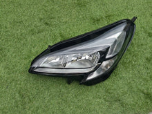 Laden Sie das Bild in den Galerie-Viewer, Frontscheinwerfer Opel Corsa E 1EF011830-05 Links Scheinwerfer Headlight SCH1077871605lf