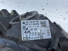 Load image into Gallery viewer, Frontscheinwerfer Opel Corsa E 39108227RH Rechts Scheinwerfer Headlight SCH1093028466bo