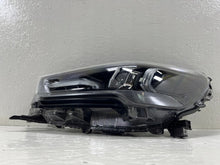 Laden Sie das Bild in den Galerie-Viewer, Frontscheinwerfer Toyota Hilux VIII 0K-183 Links Scheinwerfer Headlight SCH1098913962mw