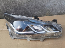 Load image into Gallery viewer, Frontscheinwerfer Toyota Corolla 81110-02T31 Rechts Scheinwerfer Headlight SCH1099267344bp