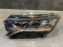 Laden Sie das Bild in den Galerie-Viewer, Frontscheinwerfer Skoda Octavia IV 5E4941009 Links Scheinwerfer Headlight SCH1119714029ju