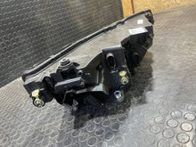 Laden Sie das Bild in den Galerie-Viewer, Frontscheinwerfer Skoda Octavia IV 5E4941009 Links Scheinwerfer Headlight SCH1119714029ju